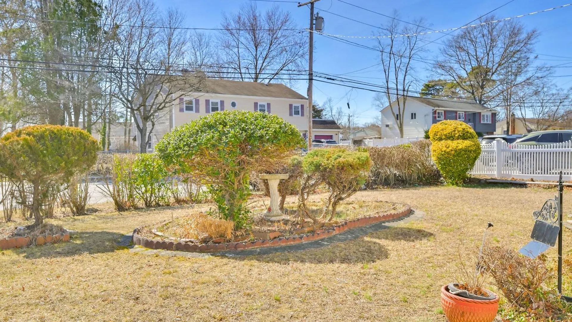 4 Mi To Lirr Station Nice Home In West Babylon!