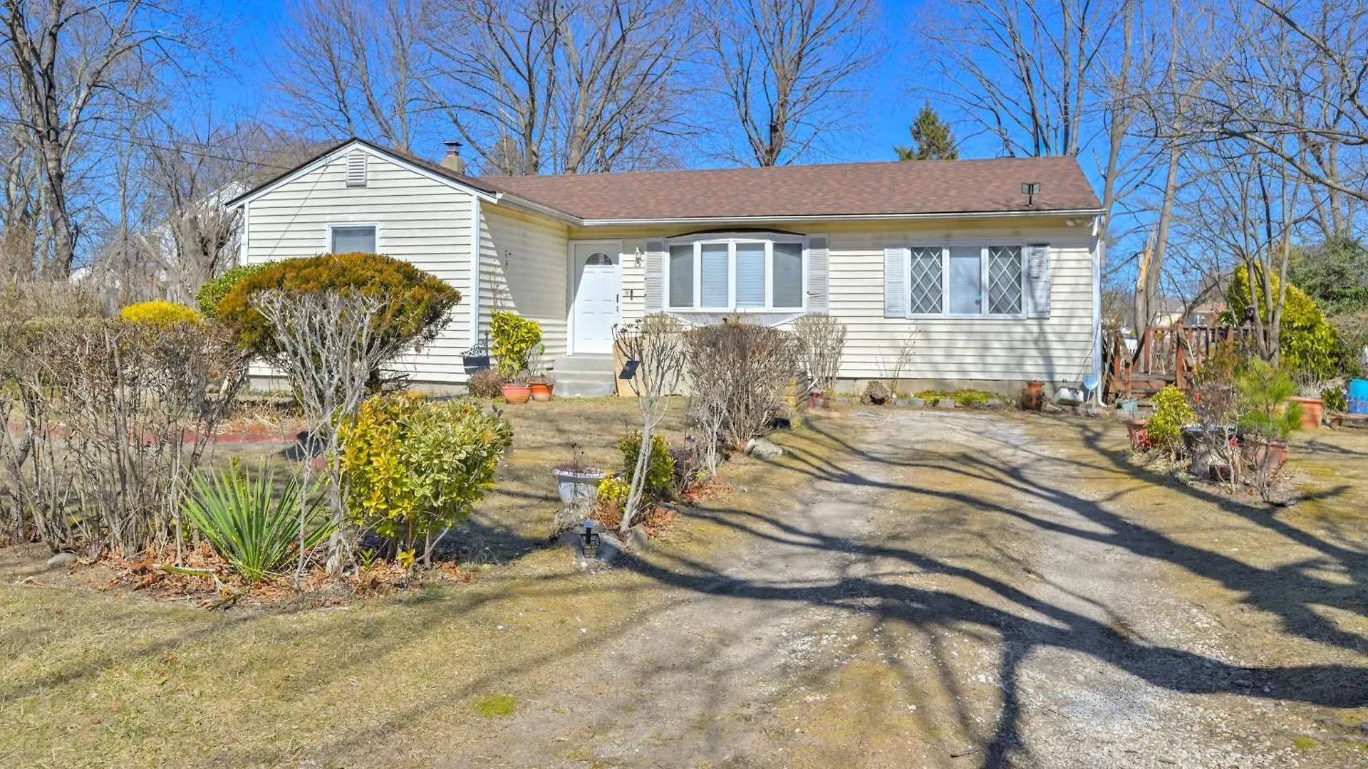Holiday home 4 Mi To Lirr Station Nice Home In West Babylon!