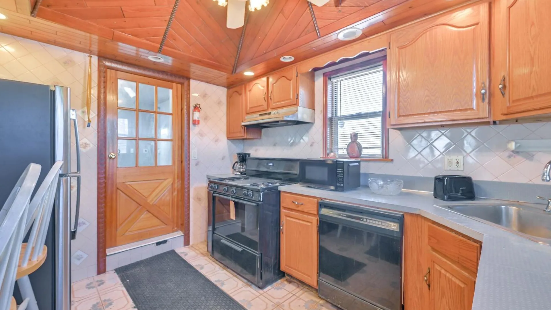 4 Mi To Lirr Station Nice Home In West Babylon! 0*,