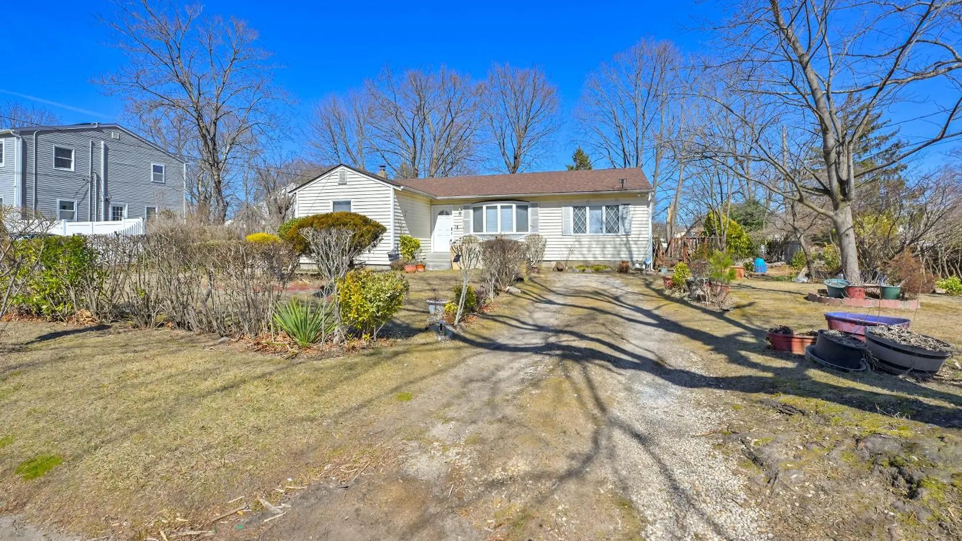 4 Mi To Lirr Station Nice Home In West Babylon! Holiday home