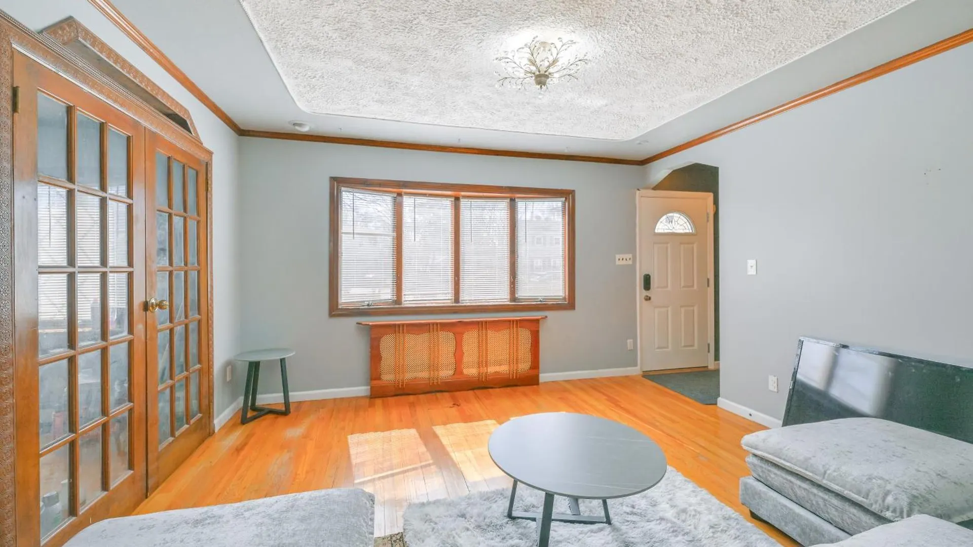 4 Mi To Lirr Station Nice Home In West Babylon!