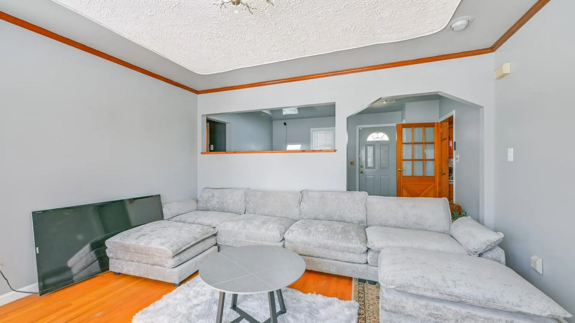 4 Mi To Lirr Station Nice Home In West Babylon! Holiday home
