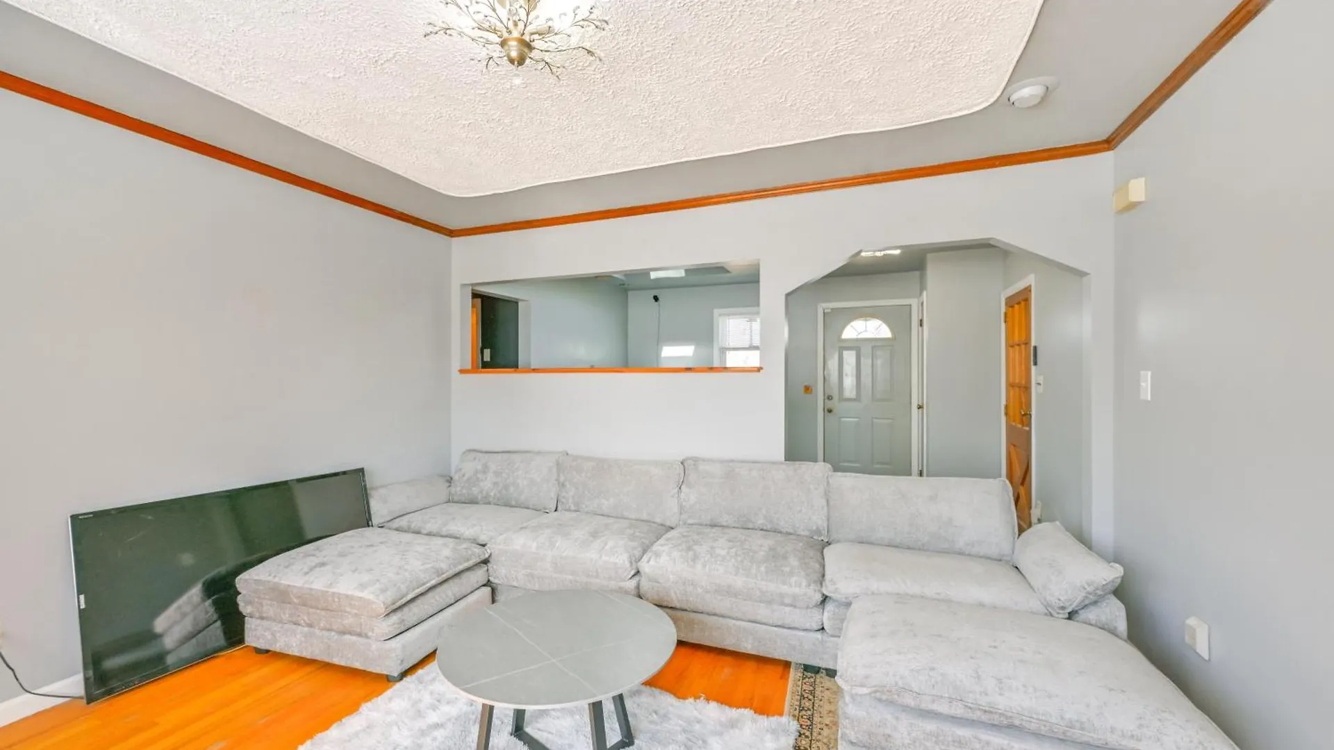 Holiday home 4 Mi To Lirr Station Nice Home In West Babylon!