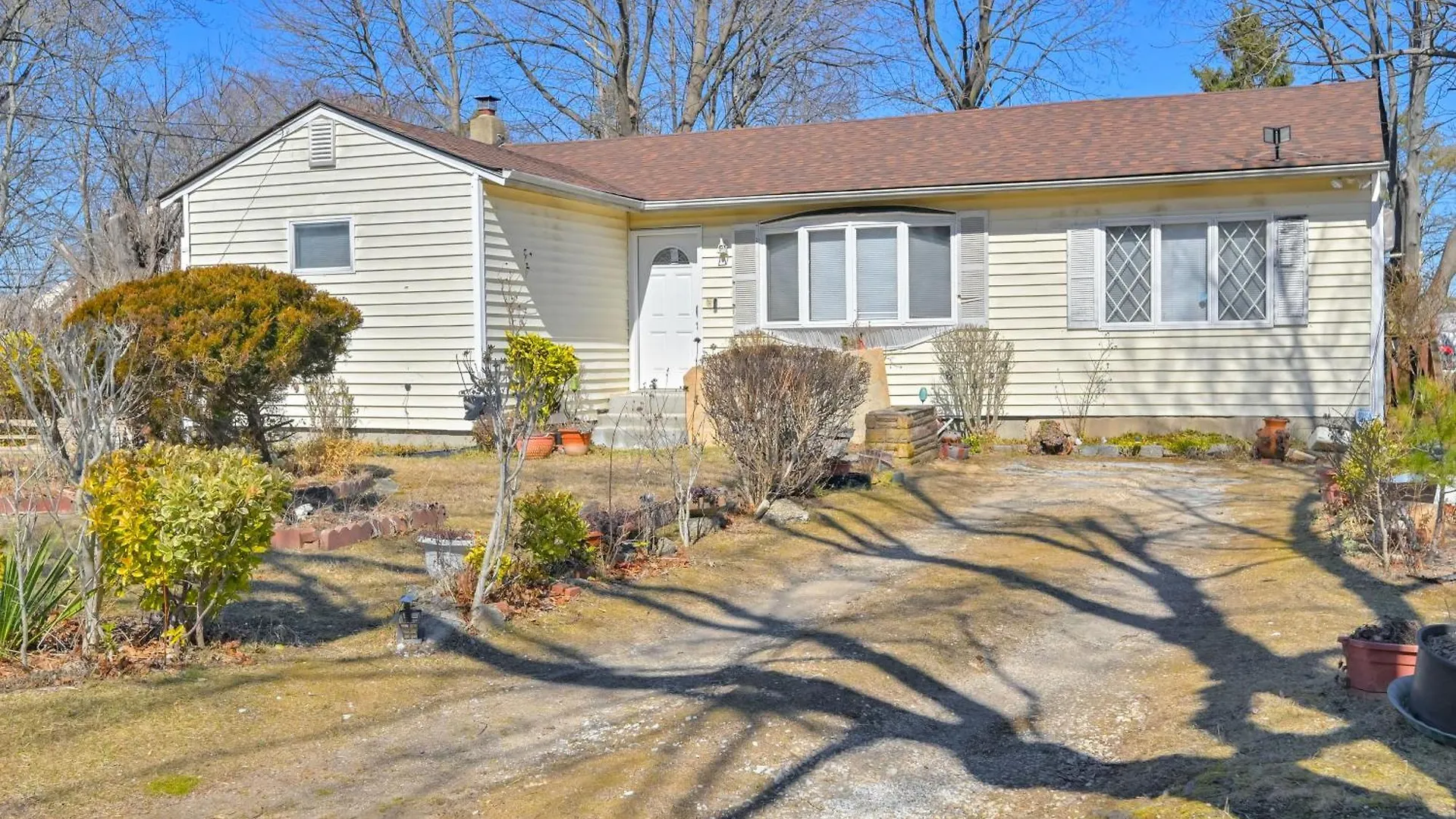 4 Mi To Lirr Station Nice Home In West Babylon!